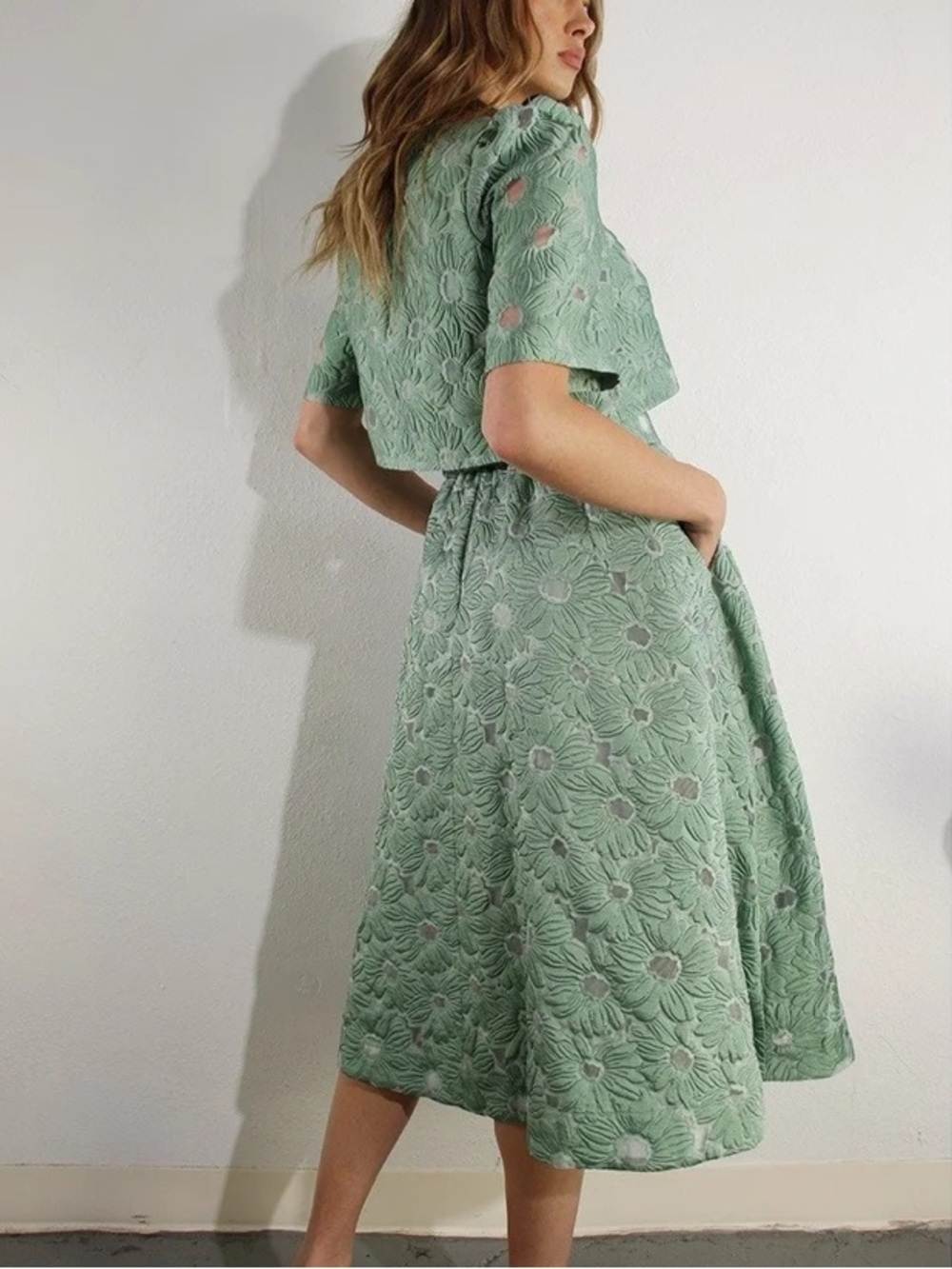 NWT Floral Embossed Crop Top & Skirt Set! Size M Gorgeous! - Picture 3 of 6